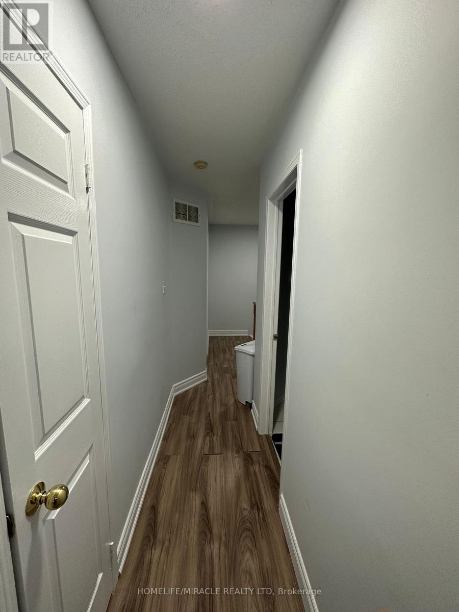 3918 Zenith Court, Mississauga, Ontario  L5N 7H7 - Photo 13 - W12742826