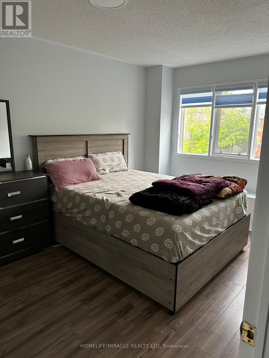 3918 Zenith Court, Mississauga, Ontario  L5N 7H7 - Photo 15 - W12742826