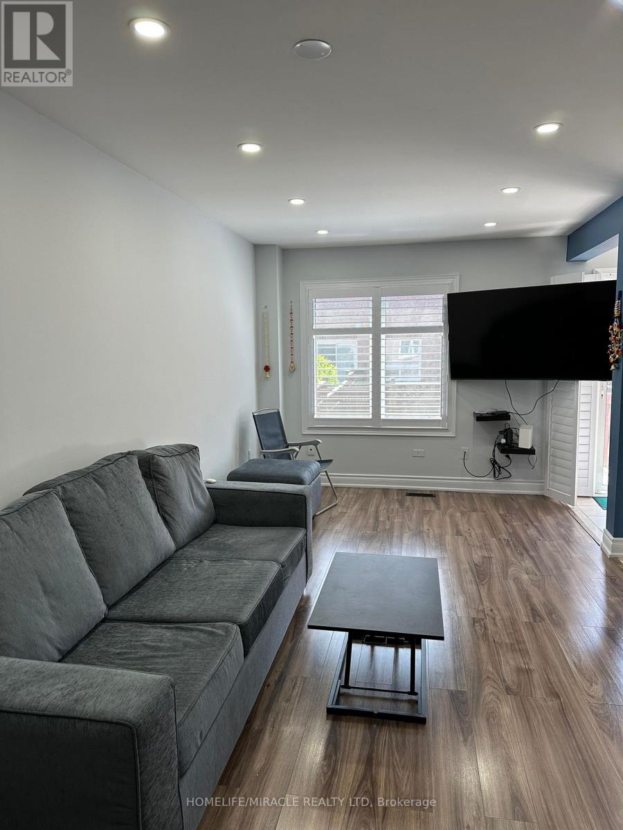 3918 Zenith Court, Mississauga, Ontario  L5N 7H7 - Photo 7 - W12742826