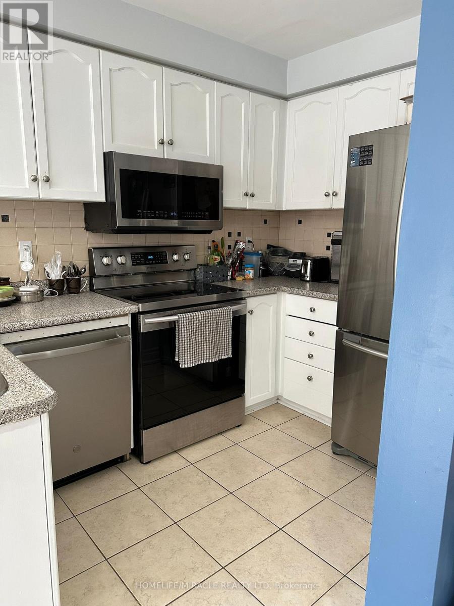 3918 Zenith Court, Mississauga, Ontario  L5N 7H7 - Photo 8 - W12742826