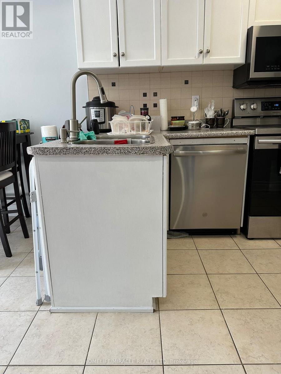 3918 Zenith Court, Mississauga, Ontario  L5N 7H7 - Photo 9 - W12742826