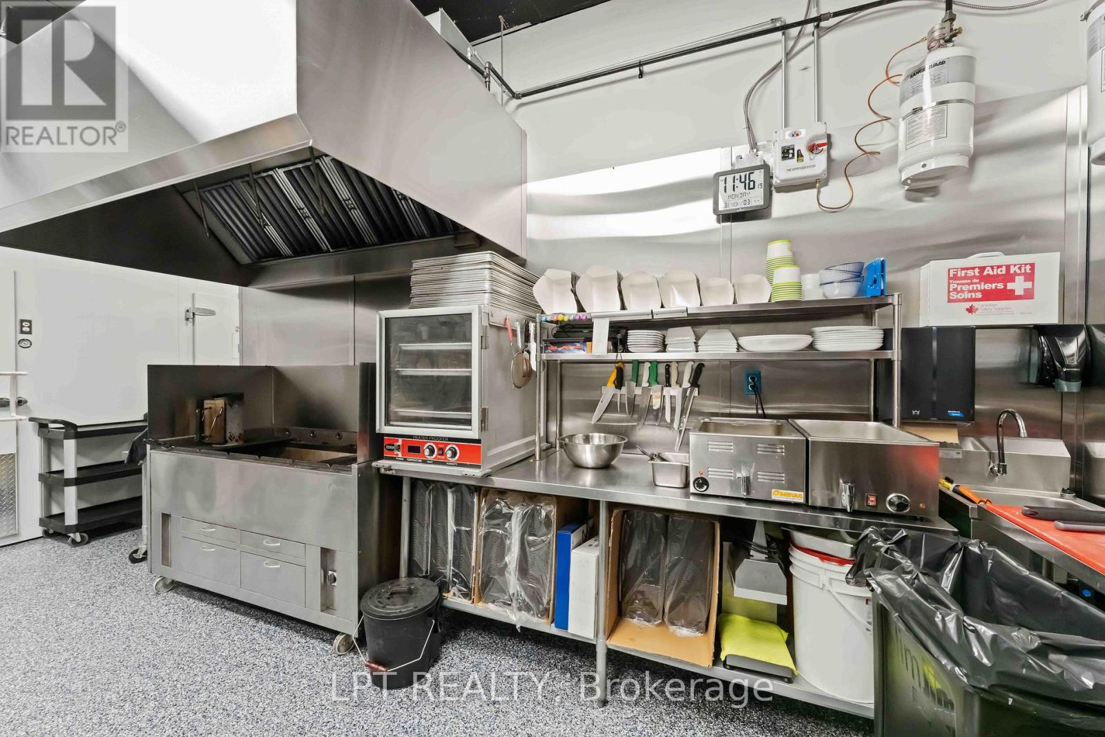 8 - 420 Hazeldean Run, Ottawa, Ontario  K2L 4B2 - Photo 14 - X12525468