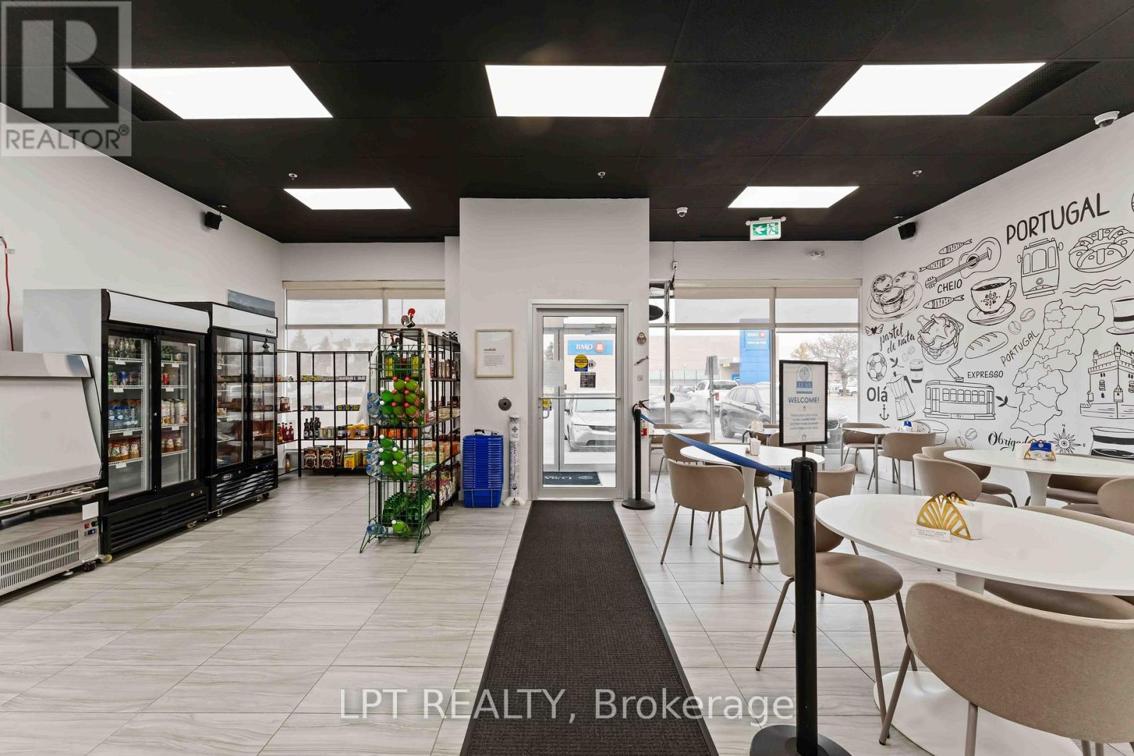 8 - 420 Hazeldean Run, Ottawa, Ontario  K2L 4B2 - Photo 2 - X12525468