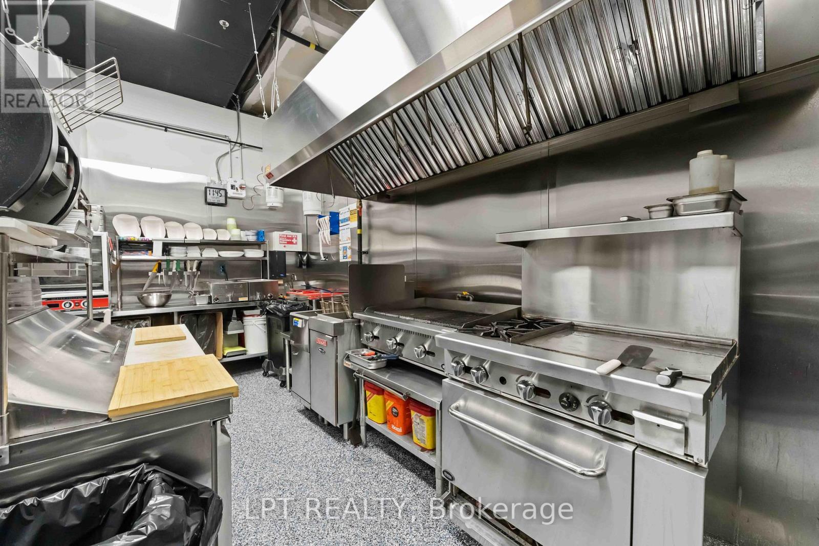 8 - 420 Hazeldean Run, Ottawa, Ontario  K2L 4B2 - Photo 12 - X12525468