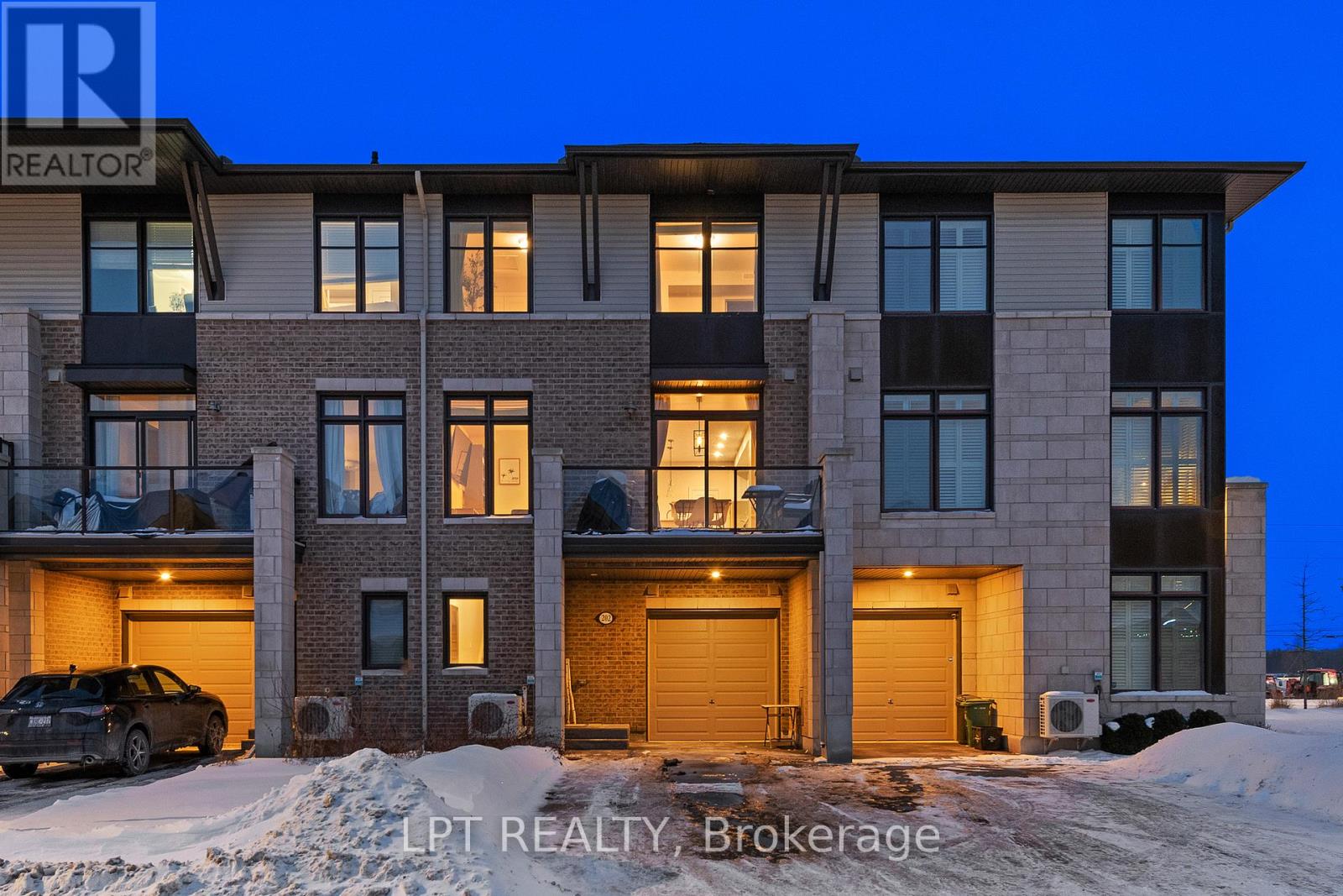 202 Hawkmere Way, Ottawa, Ontario  K1T 0R5 - Photo 1 - X12735372