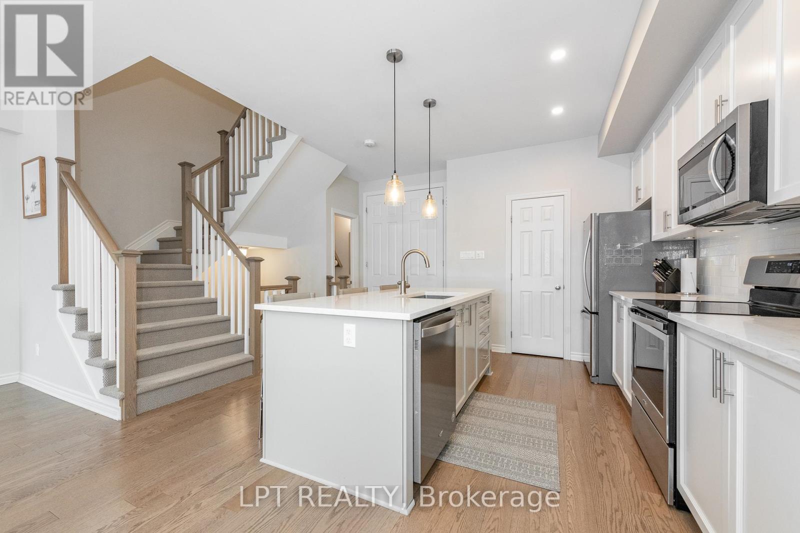 202 Hawkmere Way, Ottawa, Ontario  K1T 0R5 - Photo 10 - X12735372