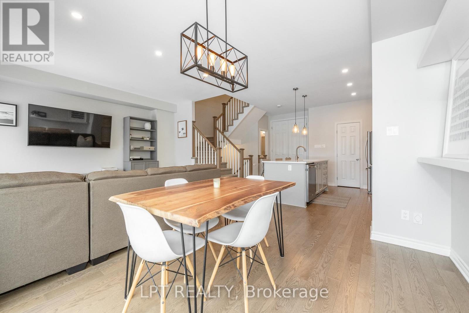 202 Hawkmere Way, Ottawa, Ontario  K1T 0R5 - Photo 14 - X12735372