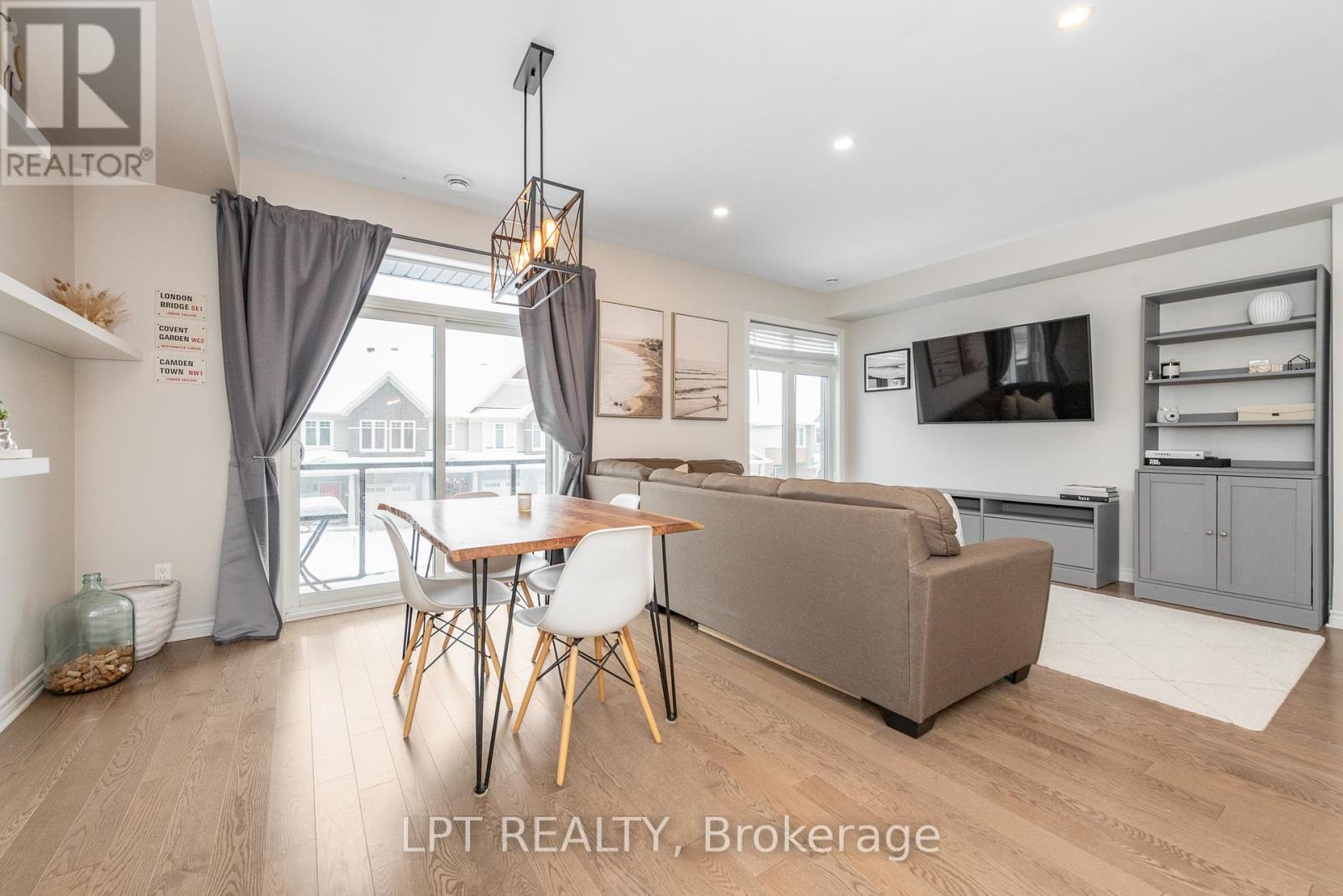 202 Hawkmere Way, Ottawa, Ontario  K1T 0R5 - Photo 12 - X12735372