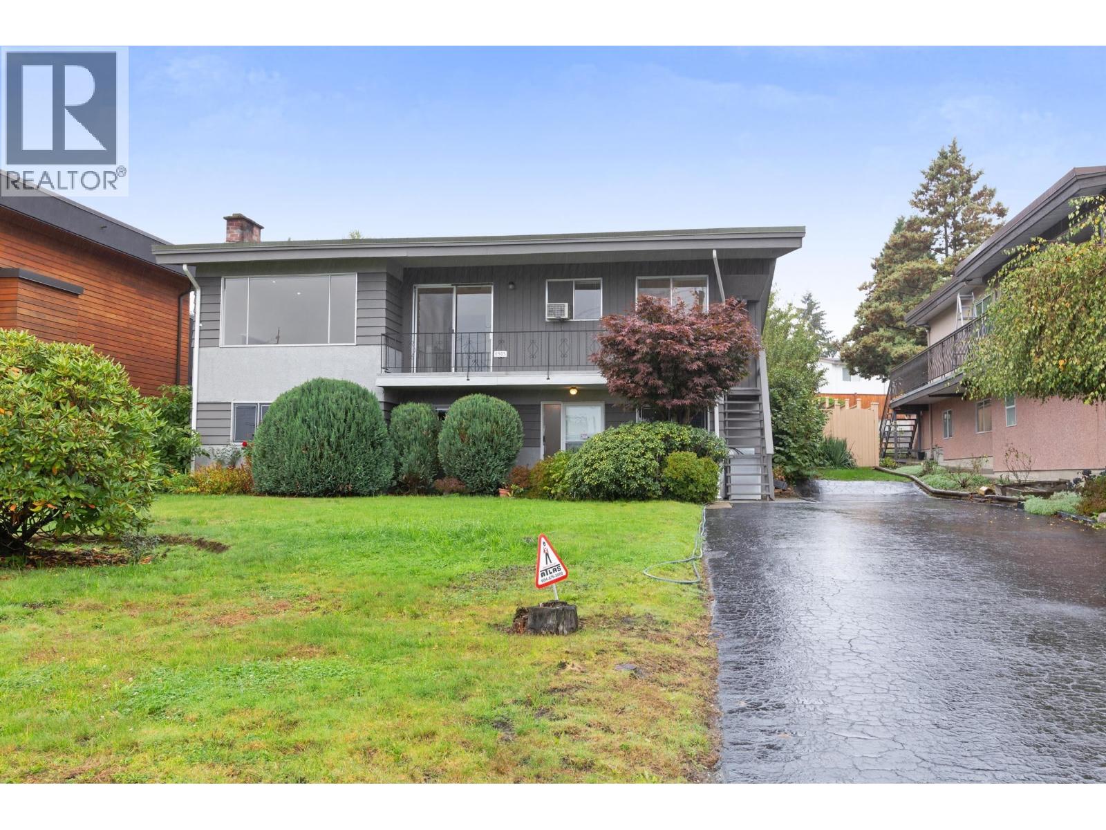 6905 BROADWAY, Burnaby, British Columbia