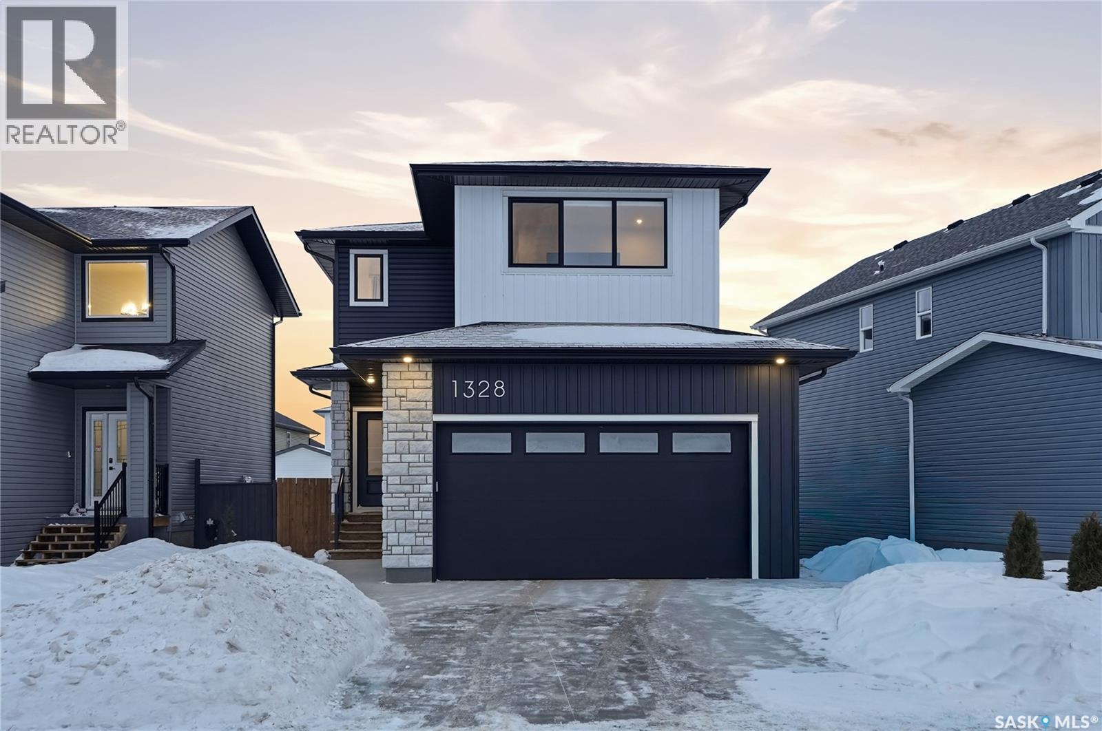 1328 Parr Hill Drive, Martensville, Saskatchewan  S0K 2T1 - Photo 2 - SK027693