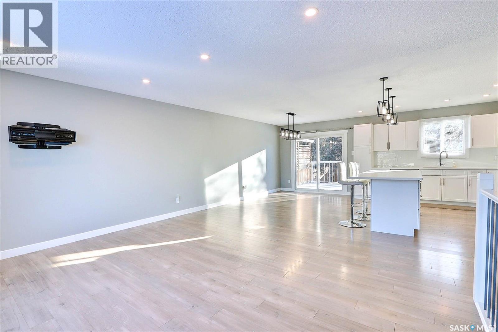 1355 Lacroix Crescent, Prince Albert, Saskatchewan  S6V 6R2 - Photo 6 - SK027681