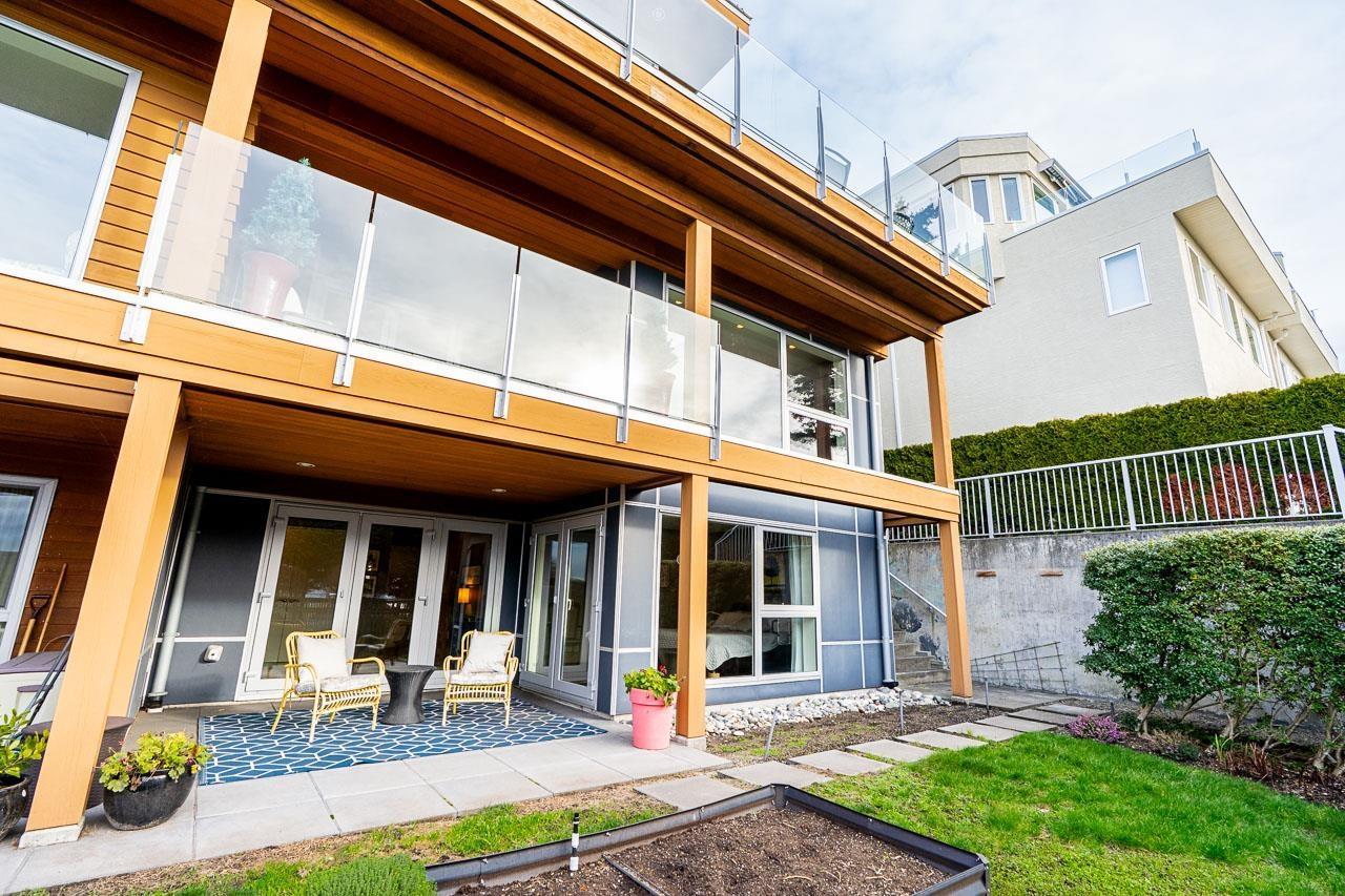 14976 Beachview Avenue, White Rock, British Columbia V4B 1P1 - Photo 2 - R3084839