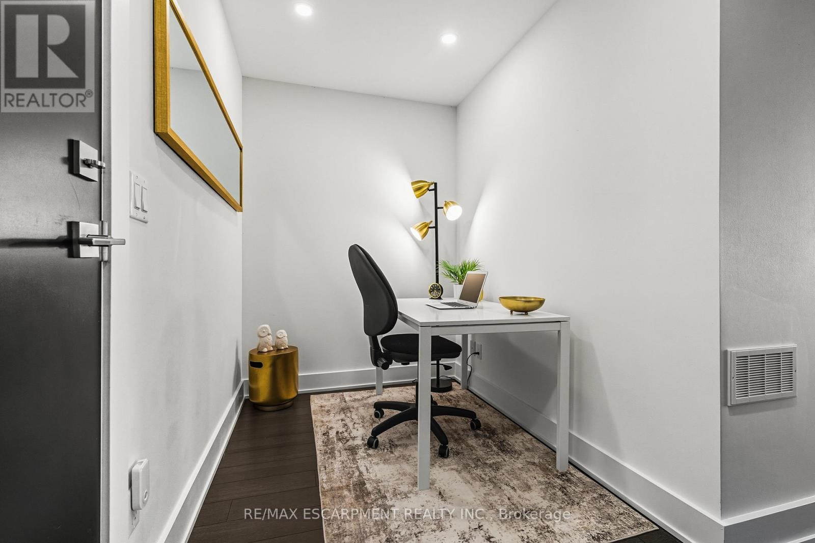 D515 - 5220 Dundas Street, Burlington, Ontario  L7L 0J4 - Photo 4 - W12742642