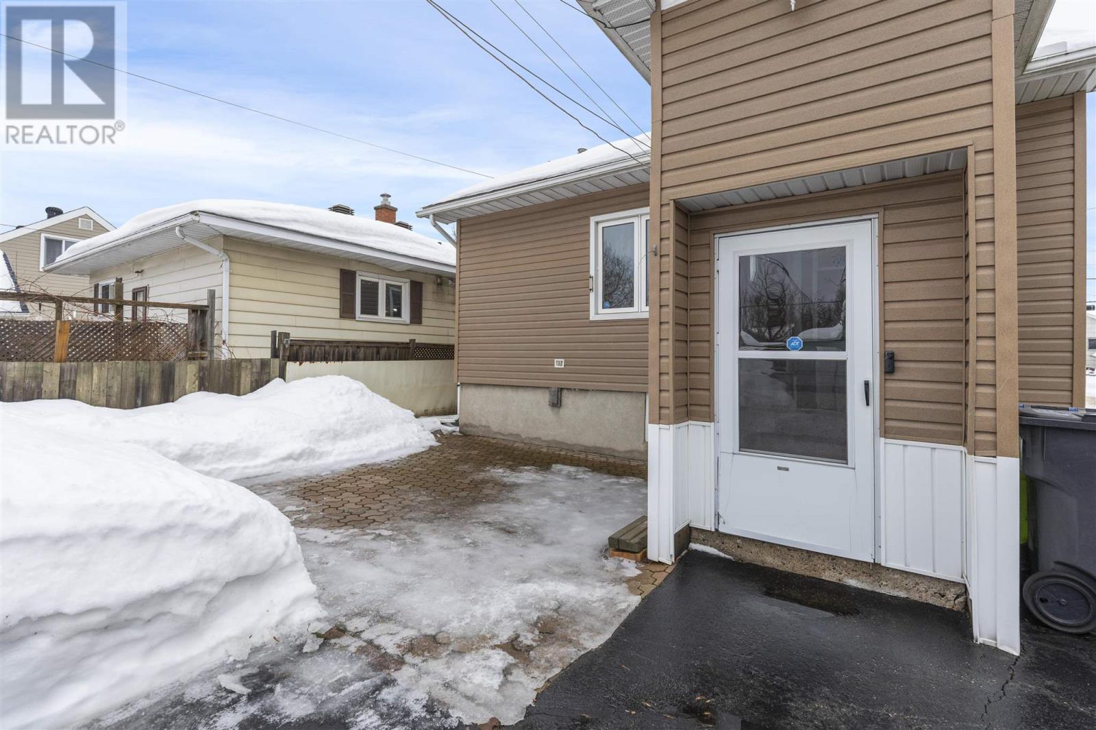 409 Third Ave, Sault Ste. Marie, Ontario P6C 4M3 - Photo 2 - SM260083