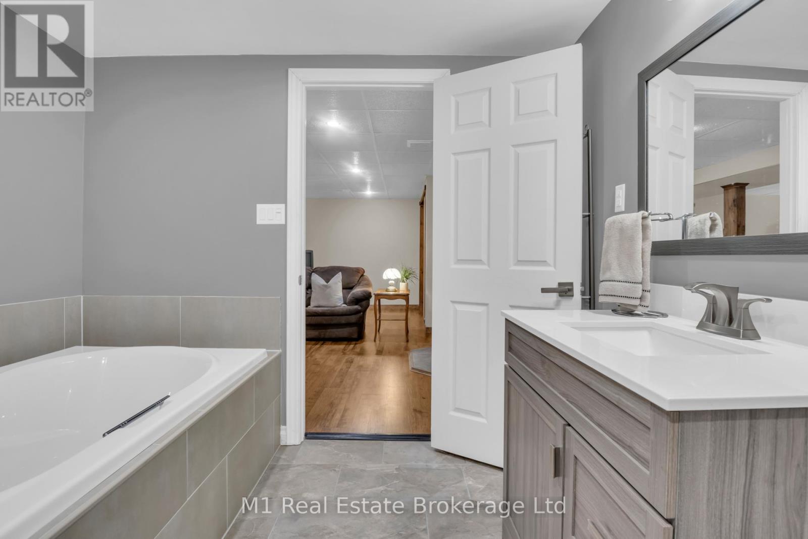 506 Mctavish Street, Centre Wellington, Ontario  N1M 3C7 - Photo 25 - X12742896