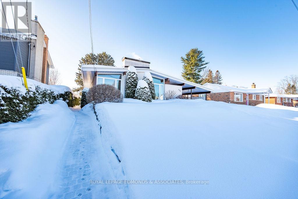 528 Irving Street, Pembroke, Ontario  K8A 2T9 - Photo 2 - X12742898