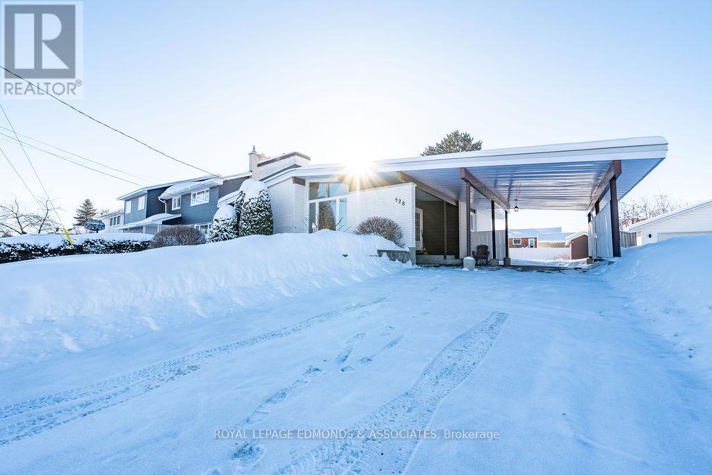 528 Irving Street, Pembroke, Ontario  K8A 2T9 - Photo 3 - X12742898