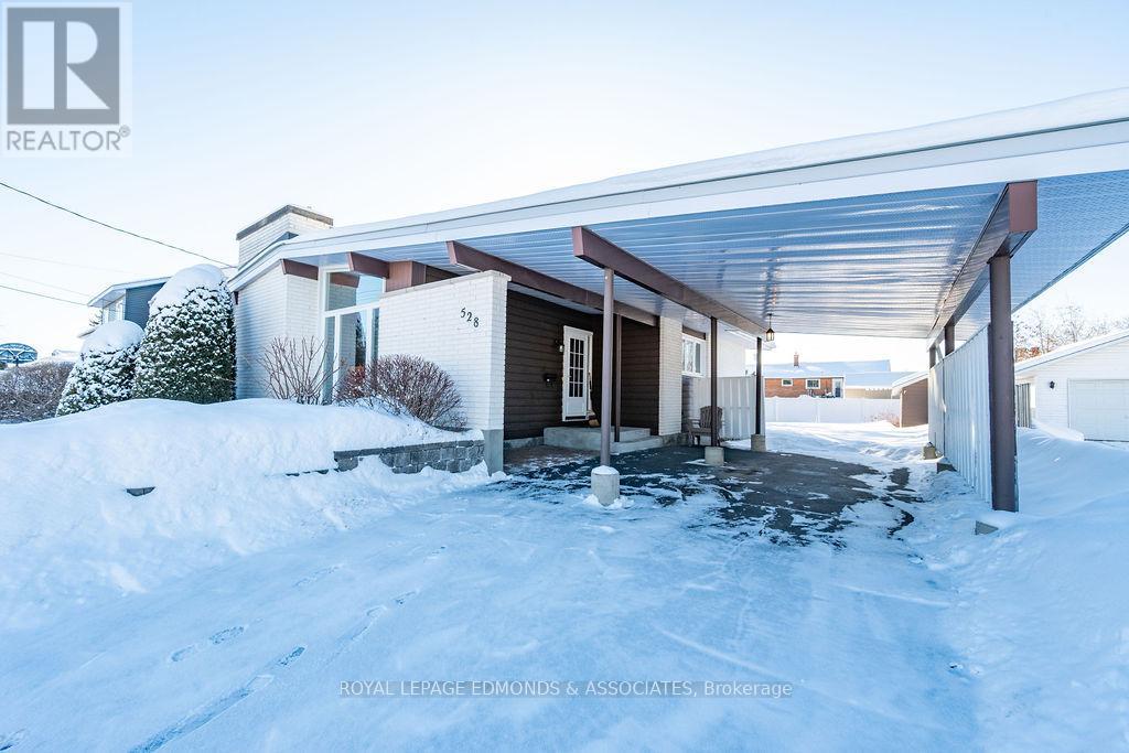 528 Irving Street, Pembroke, Ontario  K8A 2T9 - Photo 4 - X12742898