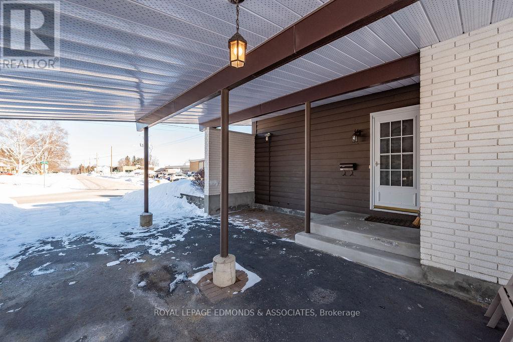 528 Irving Street, Pembroke, Ontario  K8A 2T9 - Photo 6 - X12742898