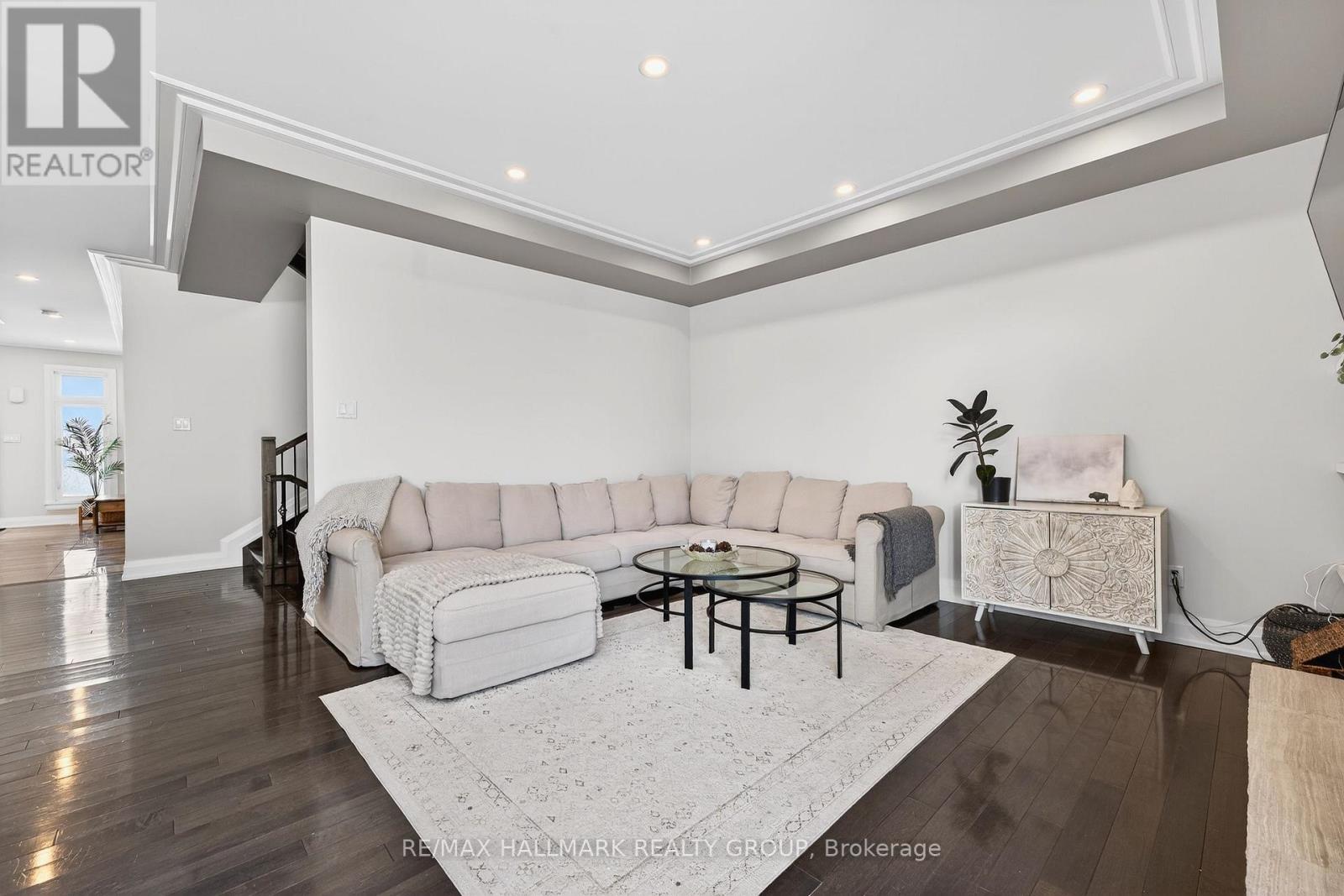 579 Foxview Place, Ottawa, Ontario  K1K 4E1 - Photo 8 - X12742856