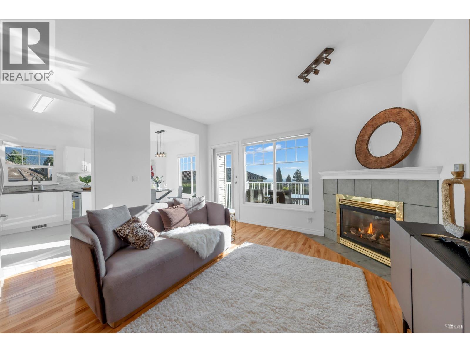 38 1751 Paddock Drive, Coquitlam, British Columbia  V3E 3M2 - Photo 3 - R3084876