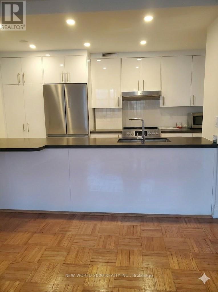 806 - 88 BERNARD AVENUE, Toronto, Ontario