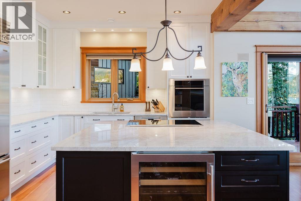 401 Skyline Drive, Gibsons, British Columbia  V0N 1V8 - Photo 5 - R3080514