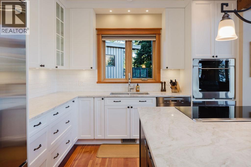 401 Skyline Drive, Gibsons, British Columbia  V0N 1V8 - Photo 7 - R3080514