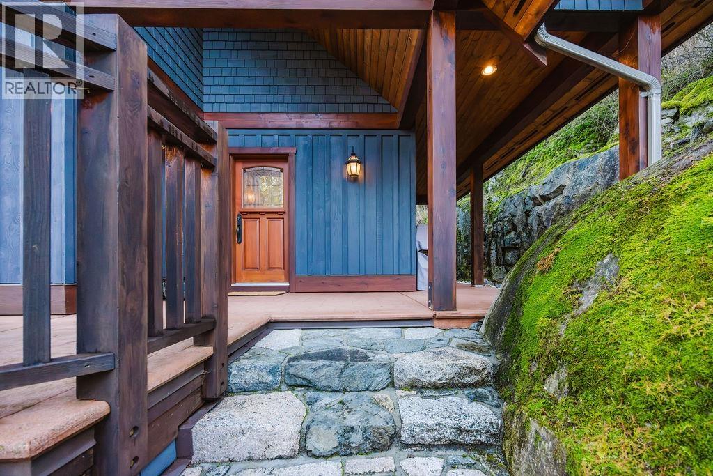 401 Skyline Drive, Gibsons, British Columbia  V0N 1V8 - Photo 34 - R3080514