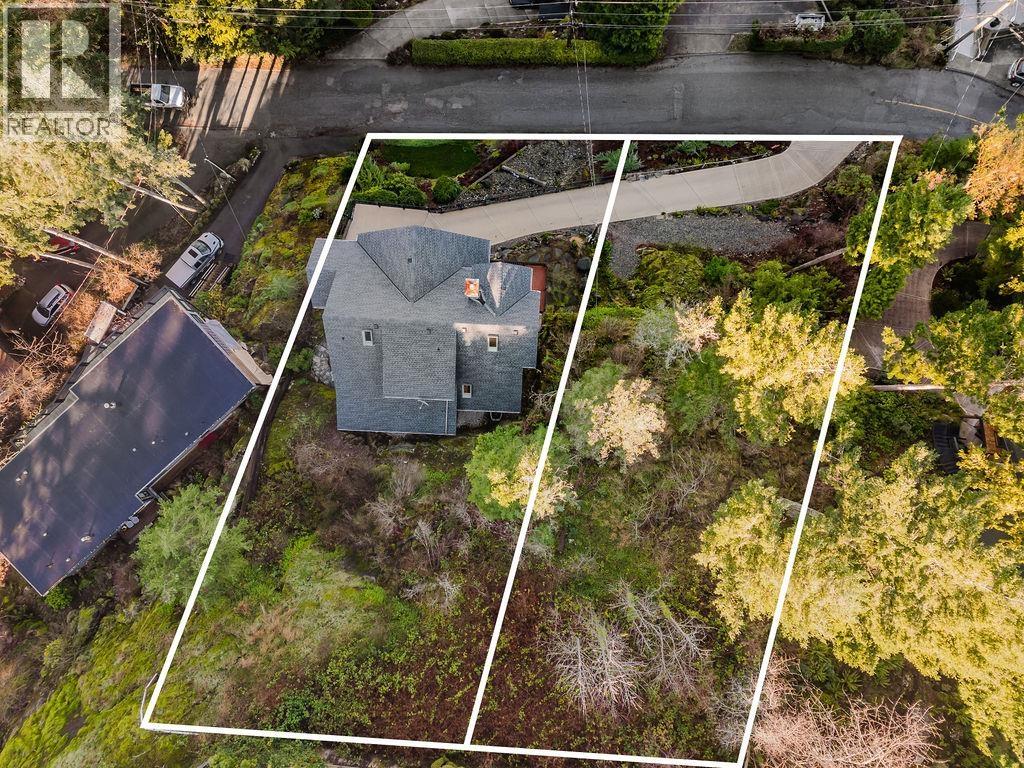 401 Skyline Drive, Gibsons, British Columbia  V0N 1V8 - Photo 2 - R3080514