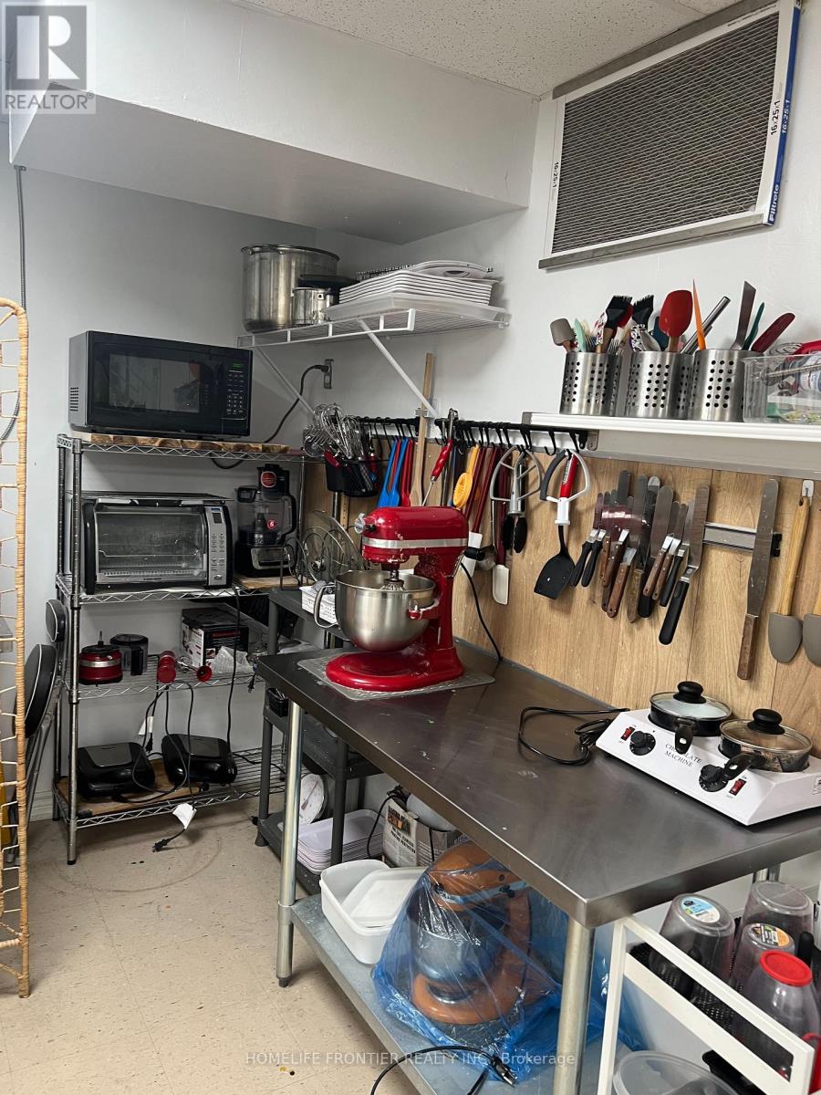 16 Wilstead Drive, Newmarket, Ontario  L3Y 4T9 - Photo 9 - N12742844