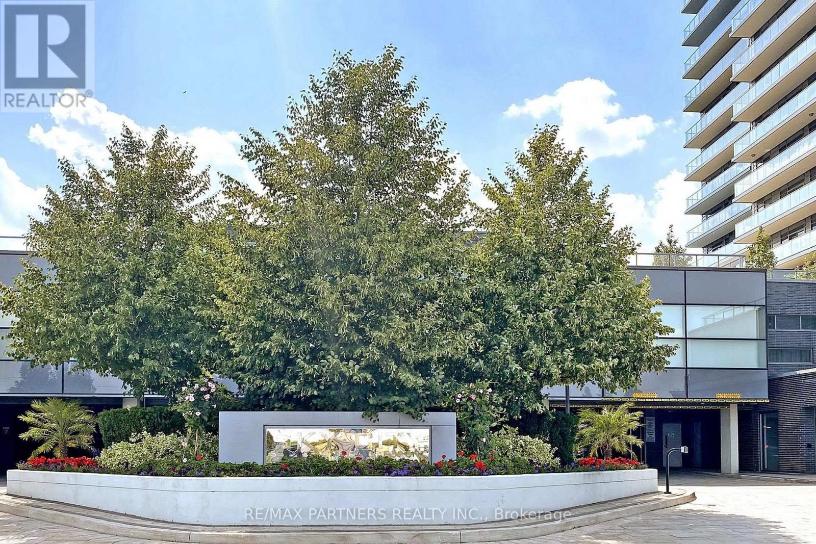 1906 - 65 Oneida Crescent, Richmond Hill, Ontario  L4B 0B1 - Photo 4 - N12742902