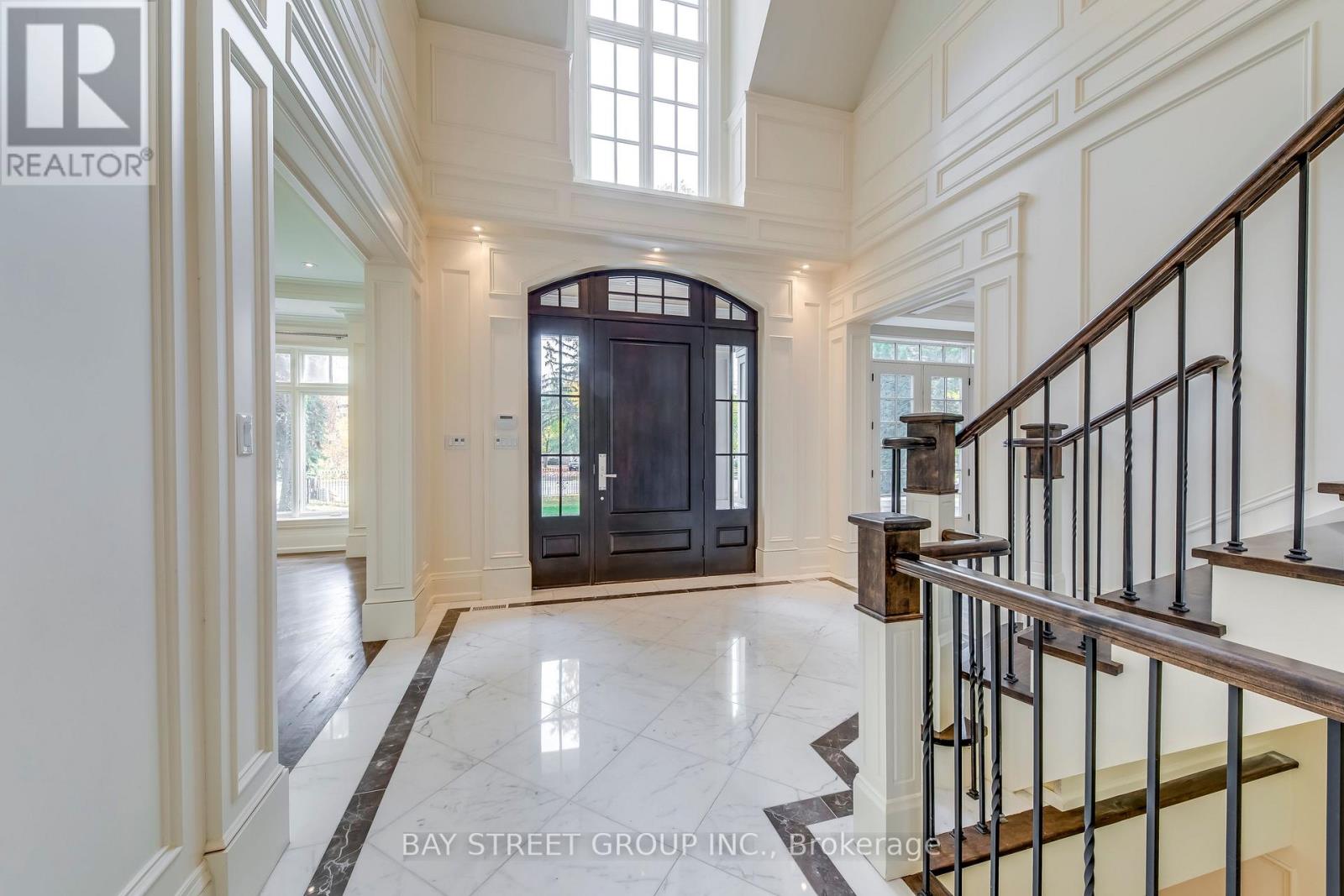 1031 Lakeshore Road W, Oakville, Ontario  L6L 1E7 - Photo 3 - W12742894