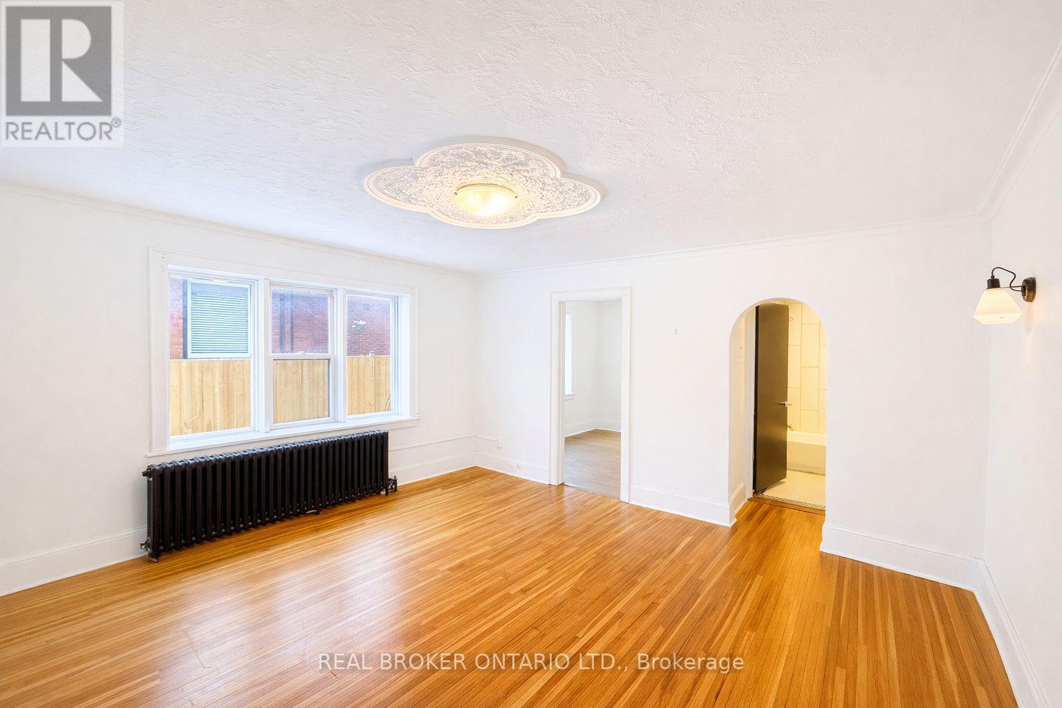 112 Margaret Avenue, Kitchener, Ontario  N2H 4H6 - Photo 3 - X12742906