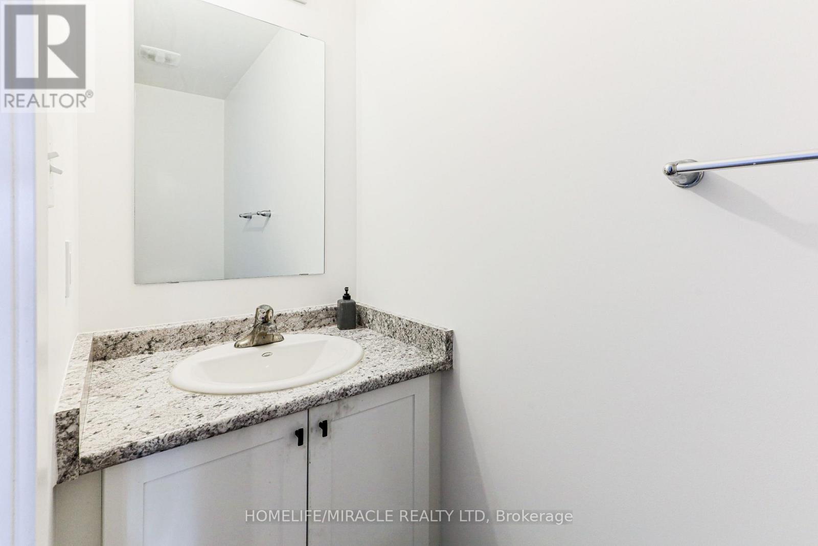 105 Pony Way, Kitchener, Ontario  N2R 0R8 - Photo 4 - X12742916