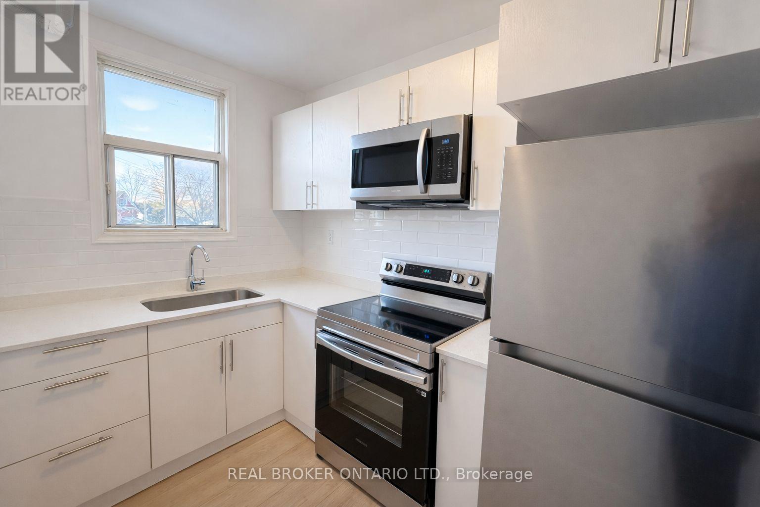 17 Louisa Street, Kitchener, Ontario  N2H 5L7 - Photo 8 - X12742924