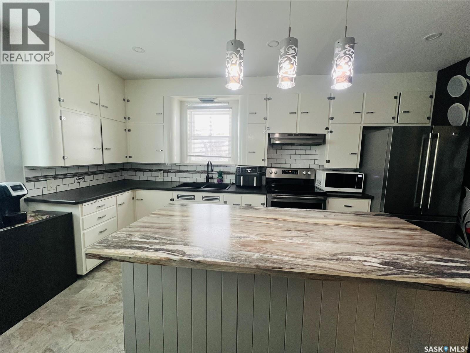 596 1st Avenue Ne, Swift Current, Saskatchewan  S9H 2B7 - Photo 6 - SK027680