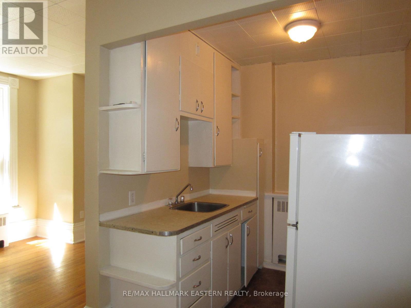 629 Rubidge Street, Peterborough (Town Ward 3), Ontario  K9H 4E9 - Photo 10 - X12740344