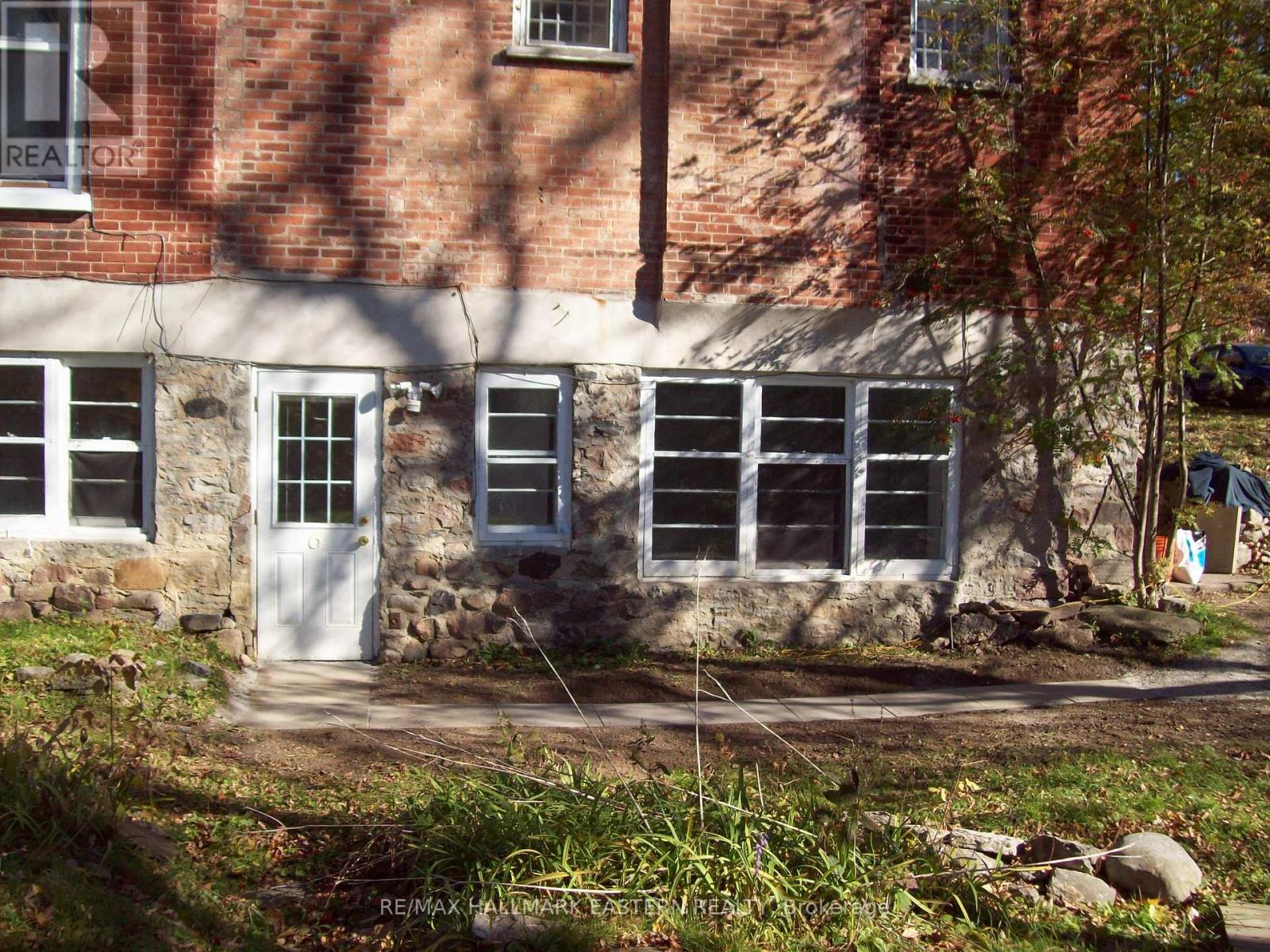 629 Rubidge Street, Peterborough (Town Ward 3), Ontario  K9H 4E9 - Photo 6 - X12740344