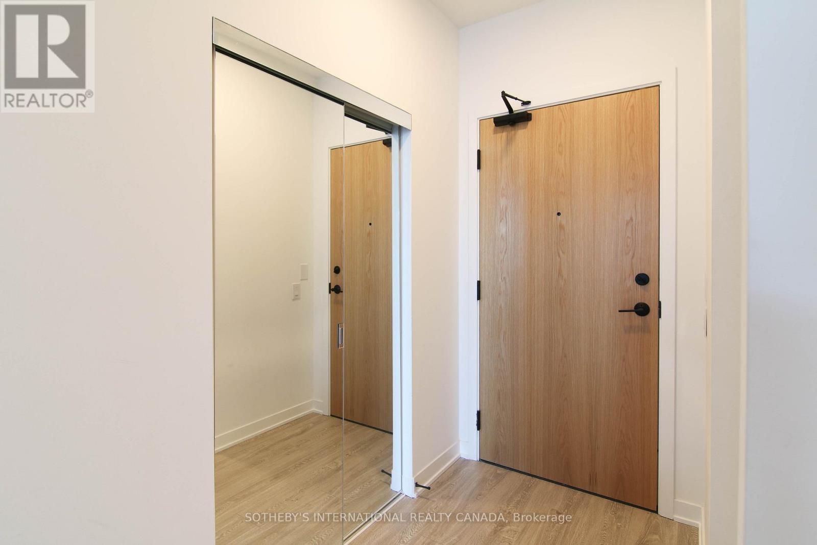 811 - 2495 Eglinton Avenue, Mississauga, Ontario  L5M 2V8 - Photo 2 - W12691880