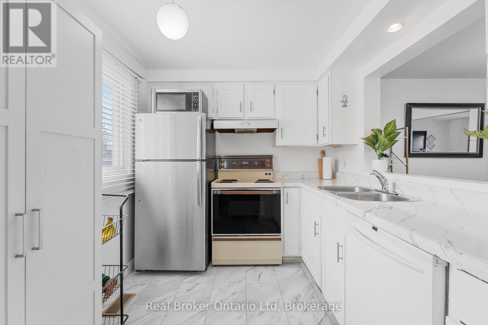 8 - 5982 Dunn Street, Niagara Falls, Ontario L2G 7J9 - Photo 5 - X12742956