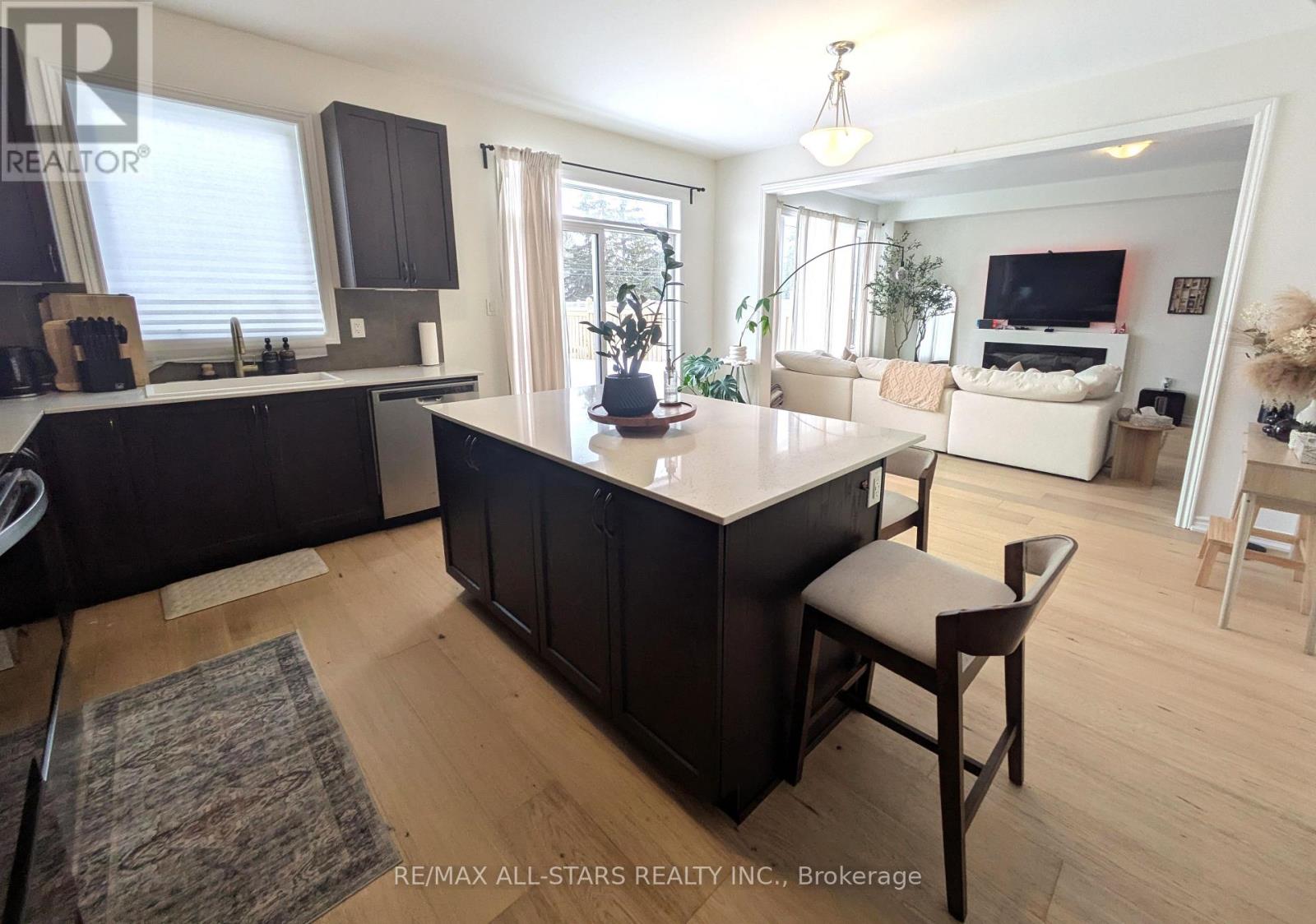 22 Hennessey Crescent, Kawartha Lakes, Ontario  K9V 0P3 - Photo 10 - X12743072