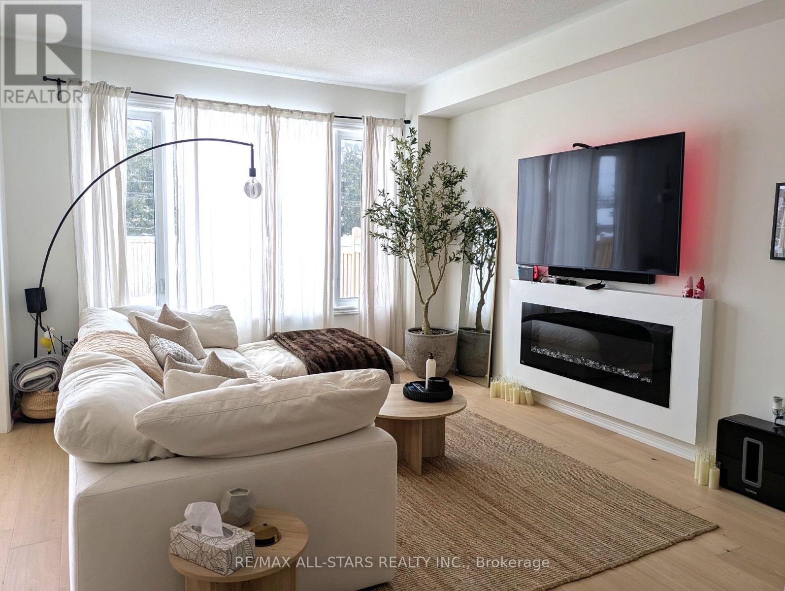 22 Hennessey Crescent, Kawartha Lakes, Ontario  K9V 0P3 - Photo 4 - X12743072