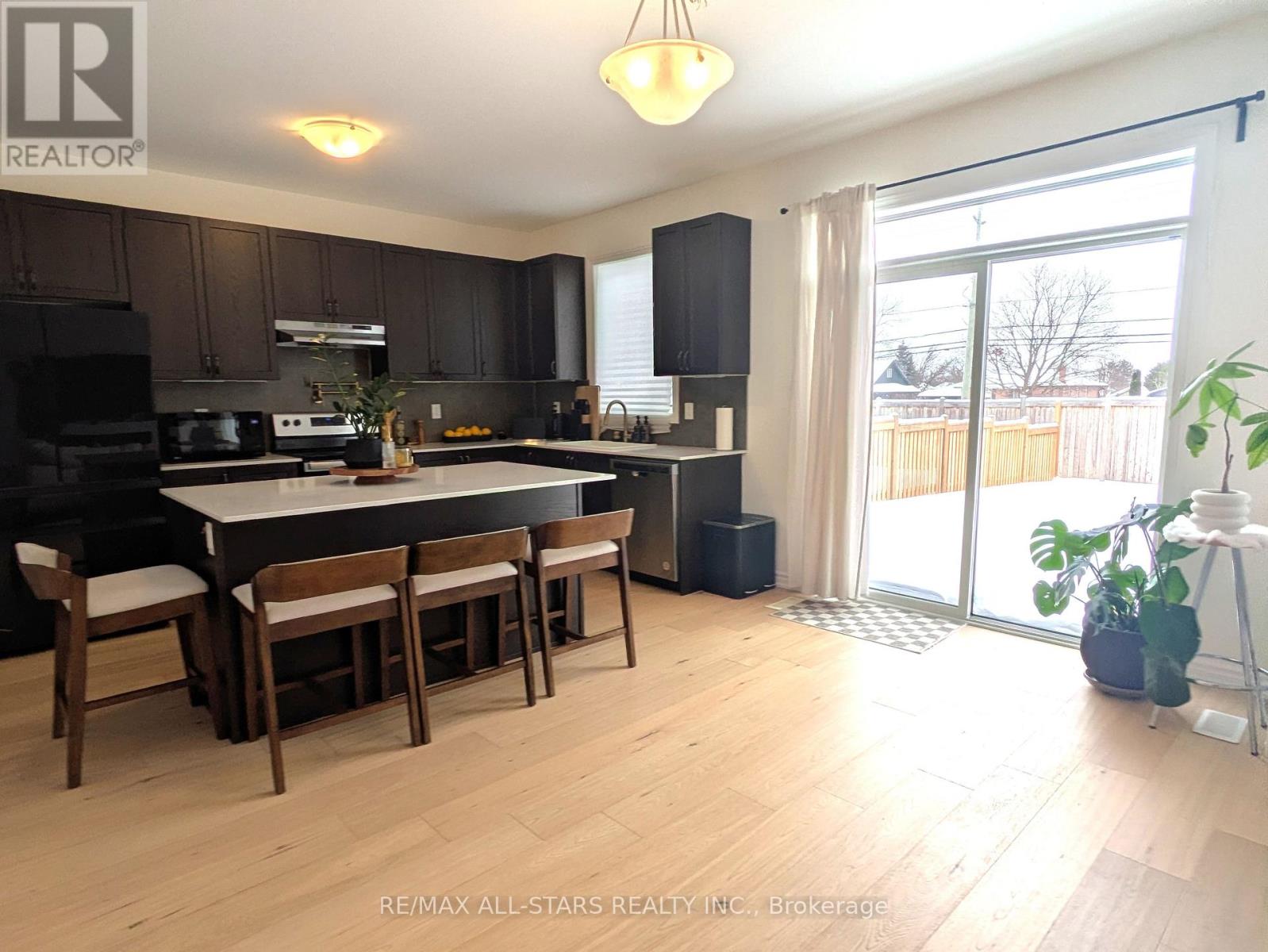 22 Hennessey Crescent, Kawartha Lakes, Ontario  K9V 0P3 - Photo 7 - X12743072