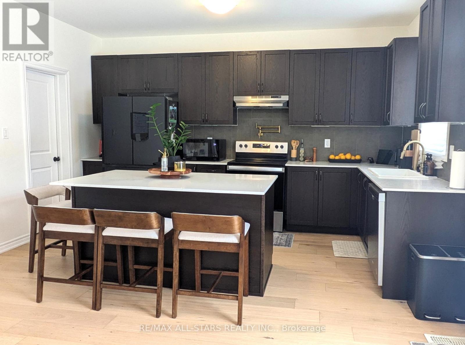 22 Hennessey Crescent, Kawartha Lakes, Ontario  K9V 0P3 - Photo 8 - X12743072