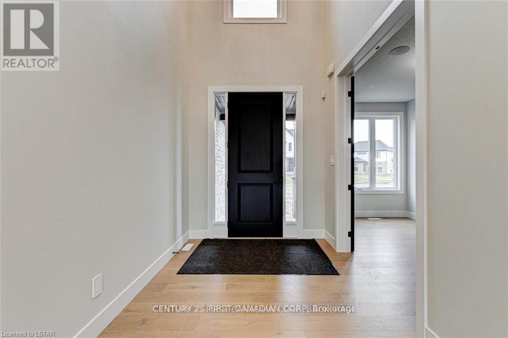 129 Aspen Circle, Thames Centre, Ontario  N0M 2P0 - Photo 5 - X12743116