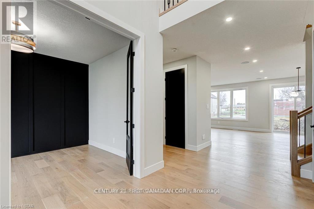 129 Aspen Circle, Thames Centre, Ontario  N0M 2P0 - Photo 6 - X12743116