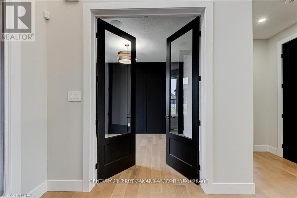 129 Aspen Circle, Thames Centre, Ontario  N0M 2P0 - Photo 7 - X12743116