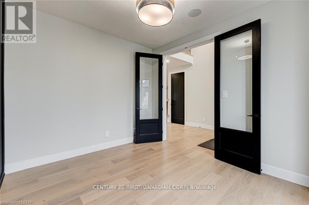 129 Aspen Circle, Thames Centre, Ontario  N0M 2P0 - Photo 9 - X12743116