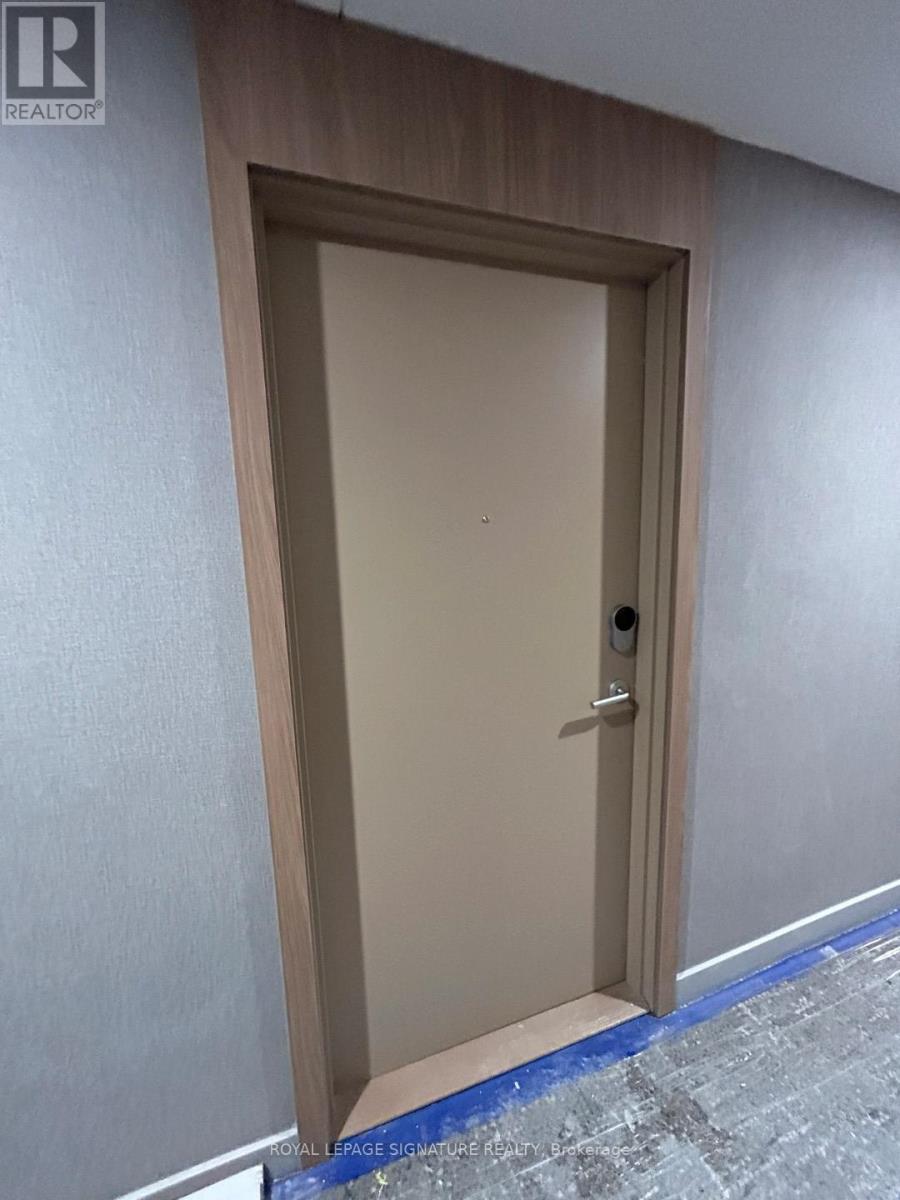 906 - 1 Quarrington Lane, Toronto, Ontario  M3C 0S4 - Photo 2 - C12742908